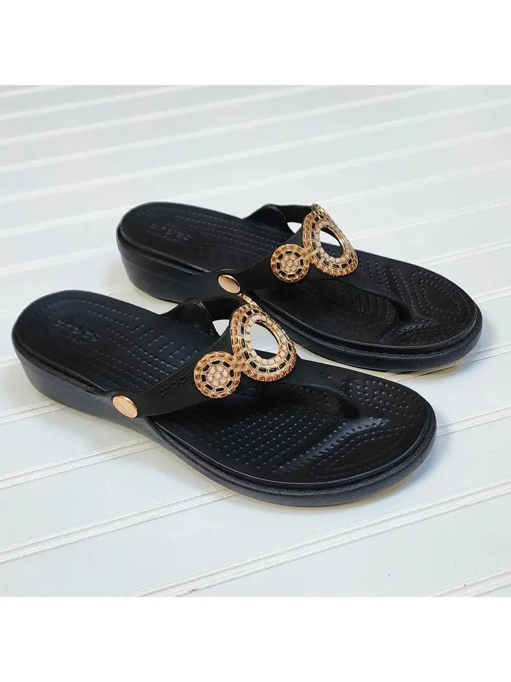 Crocs Women's Sanrah Diamante Wedge Flip Sandals Size 8 Black - Picture 1 of 10